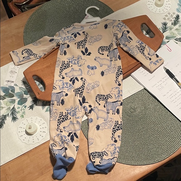 New Carter's Beige and Blue Safari Print Onesie - 9 Months - Picture 6 of 6